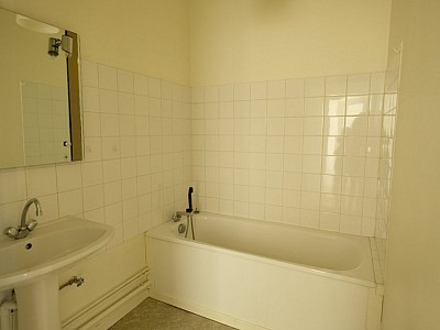 APPARTEMENT T2 A LOUER - ST ETIENNE CENTRE VILLE - 42.39 m2 - 390€ charges comprises par mois