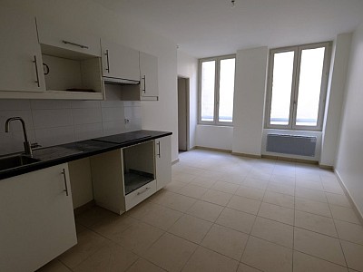 APPARTEMENT T2 A LOUER - ST ETIENNE CENTRE VILLE - 32.02 m2 - 385 € charges comprises par mois