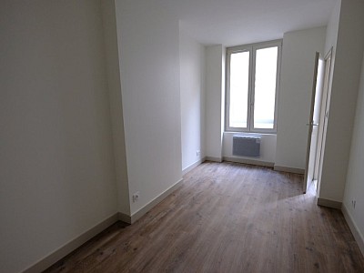 APPARTEMENT T2 A LOUER - ST ETIENNE CENTRE VILLE - 32.02 m2 - 385 € charges comprises par mois