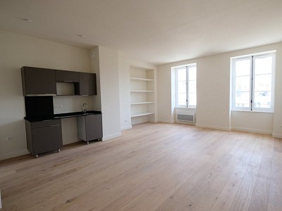 APPARTEMENT T2 A LOUER - ST ETIENNE CENTRE VILLE - 60,96 m2 - 625 € charges comprises par mois