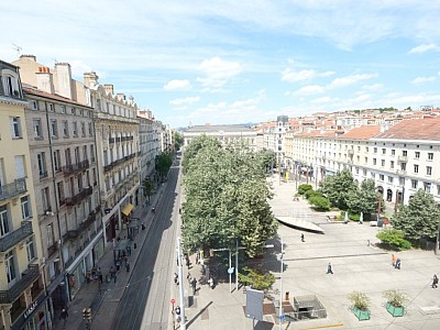 APPARTEMENT T2 A LOUER - ST ETIENNE CENTRE VILLE - 55.54 m2 - 595€ charges comprises par mois