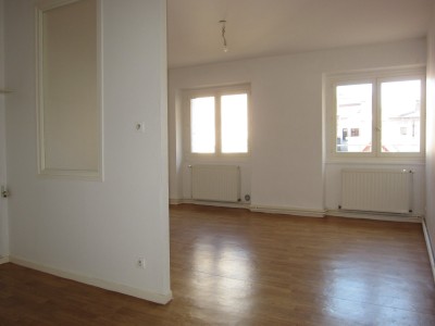 APPARTEMENT T2 A LOUER - ST ETIENNE CENTRE VILLE - 47.32 m2 - 450 € charges comprises par mois
