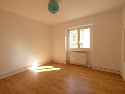 APPARTEMENT T2 A LOUER - ST ETIENNE CENTRE VILLE - 47.32 m2 - 450 &euro; charges comprises par mois