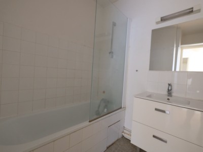 APPARTEMENT T2 A LOUER - ST ETIENNE CENTRE VILLE - 47.32 m2 - 450 &euro; charges comprises par mois