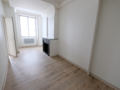 APPARTEMENT T2 A LOUER - ST ETIENNE CENTRE VILLE - 45,23 m2 - 450 € charges comprises par mois