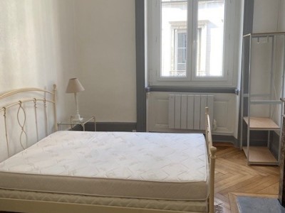 CENTRE VILLE A LOUER - ST ETIENNE CENTRE VILLE - 48.32 m2 - 500€ charges comprises par mois
