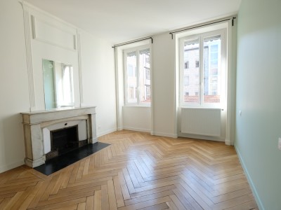 APPARTEMENT T2 A LOUER - ST ETIENNE CENTRE VILLE - 53.49 m2 - 515 € charges comprises par mois
