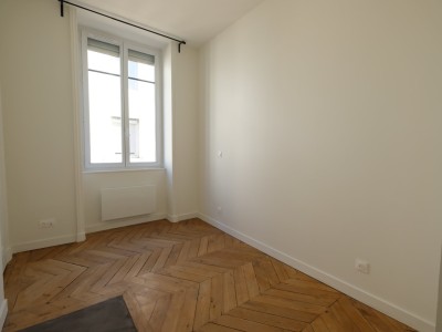 APPARTEMENT T2 A LOUER - ST ETIENNE CENTRE VILLE - 53.49 m2 - 515 € charges comprises par mois