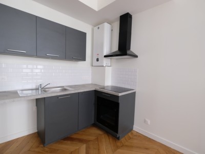 APPARTEMENT T2 A LOUER - ST ETIENNE CENTRE VILLE - 47.27 m2 - 475 € charges comprises par mois