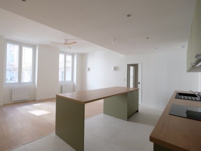 APPARTEMENT T2 A LOUER - ST ETIENNE CENTRE VILLE - 62.04 m2 - 575 € charges comprises par mois
