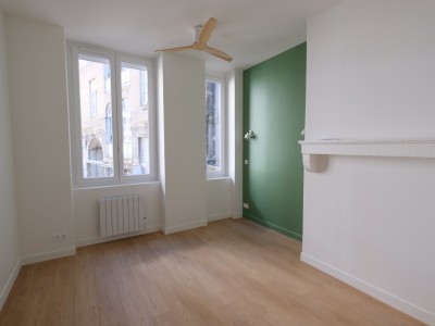 APPARTEMENT T2 A LOUER - ST ETIENNE CENTRE VILLE - 62.04 m2 - 575 € charges comprises par mois