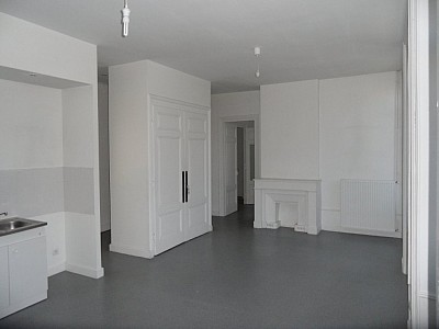 APPARTEMENT T2 A LOUER - ST ETIENNE CENTRE VILLE - 56.32 m2 - 495€ charges comprises par mois