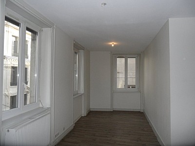 APPARTEMENT T2 A LOUER - ST ETIENNE CENTRE VILLE - 49.11 m2 - 485 &euro; charges comprises par mois
