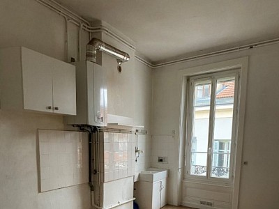 APPARTEMENT T2 A LOUER - ST ETIENNE CENTRE VILLE - 71,46 m2 - 395 € charges comprises par mois