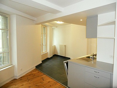 APPARTEMENT T2 A LOUER - ST ETIENNE CENTRE VILLE - 49.84 m2 - 505 &euro; charges comprises par mois