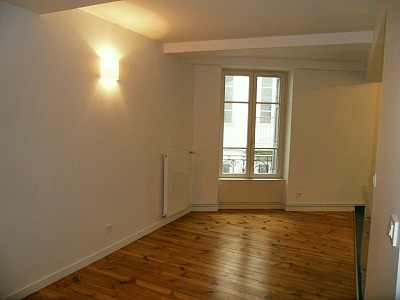 APPARTEMENT T2 A LOUER - ST ETIENNE CENTRE VILLE - 49.84 m2 - 505 &euro; charges comprises par mois