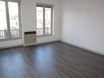 APPARTEMENT T2 A LOUER - ST ETIENNE CENTRE VILLE - 48.28 m2 - 480€ charges comprises par mois