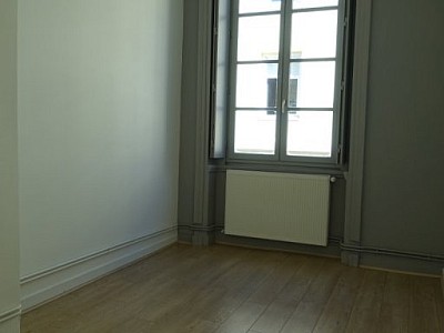 APPARTEMENT T2 A LOUER - ST ETIENNE CENTRE VILLE - 47.26 m2 - 530 € charges comprises par mois