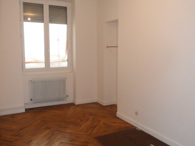 APPARTEMENT T2 A LOUER - ST ETIENNE CENTRE VILLE - 47.87 m2 - 450€ charges comprises par mois