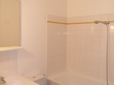 APPARTEMENT T2 A LOUER - ST ETIENNE CENTRE VILLE - 47.87 m2 - 450€ charges comprises par mois
