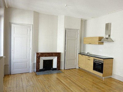 APPARTEMENT T2 A LOUER - ST ETIENNE CENTRE VILLE - 53 m2 - 500€ charges comprises par mois