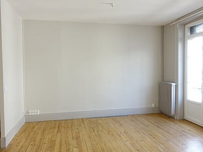 APPARTEMENT T2 A LOUER - ST ETIENNE CENTRE VILLE - 53 m2 - 500€ charges comprises par mois