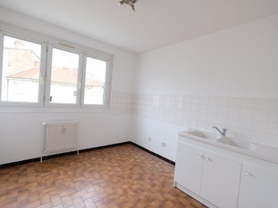 APPARTEMENT T2 A LOUER - ST ETIENNE CHATEAUCREUX - 45.78 m2 - 520€ charges comprises par mois