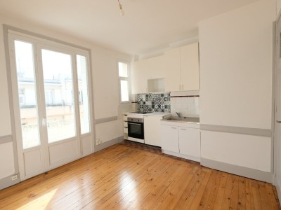 APPARTEMENT T2 A LOUER - ST ETIENNE FACULTE / CENTRE DEUX - 35 m2 - 480€ charges comprises par mois