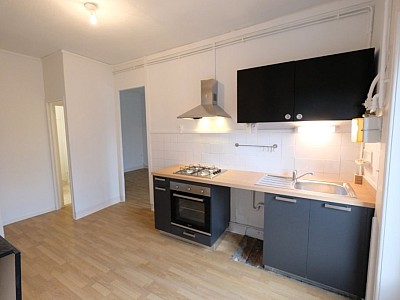 T2 A LOUER - ST ETIENNE FACULTE / CENTRE DEUX - 50 m2 - 440€ charges comprises par mois