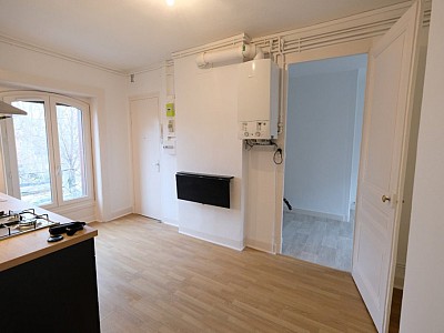 T2 A LOUER - ST ETIENNE FACULTE / CENTRE DEUX - 50 m2 - 440€ charges comprises par mois