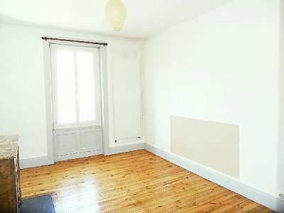 APPARTEMENT T2 A LOUER - ST ETIENNE FACULTE / CENTRE DEUX - 63.58 m2 - 470€ charges comprises par mois
