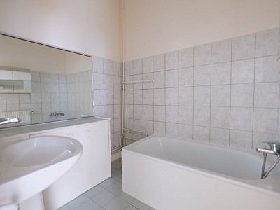 APPARTEMENT T2 A LOUER - ST ETIENNE FAURIEL - 50 m2 - 470�&euro; charges comprises par mois