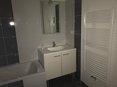 APPARTEMENT T2 A LOUER - ST ETIENNE FAURIEL - 59.78 m2 - 650 € charges comprises par mois