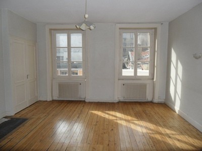 APPARTEMENT T2 A LOUER - ST ETIENNE HOTEL DE VILLE - 66,85 m2 - 395 € charges comprises par mois