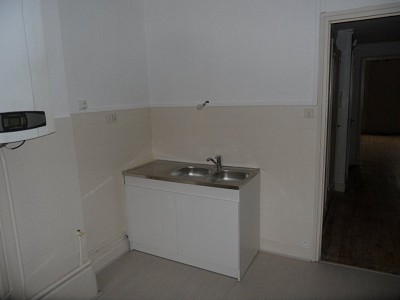 APPARTEMENT T2 A LOUER - ST ETIENNE HOTEL DE VILLE - 66,85 m2 - 395 € charges comprises par mois
