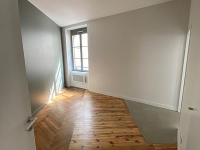 APPARTEMENT T2 A LOUER - ST ETIENNE HYPER CENTRE - 47.34 m2 - 500€ charges comprises par mois