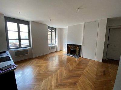 APPARTEMENT T2 A LOUER - ST ETIENNE HYPER CENTRE - 47.34 m2 - 500€ charges comprises par mois