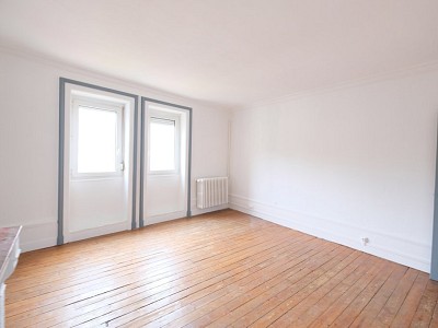 APPARTEMENT T2 A LOUER - ST ETIENNE PLACE GRENETTE - 80.41 m2 - 495€ charges comprises par mois