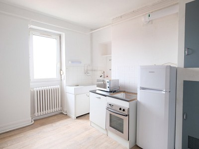 APPARTEMENT T2 A LOUER - ST ETIENNE PLACE GRENETTE - 80.41 m2 - 495€ charges comprises par mois