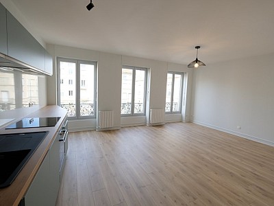 APPARTEMENT T2 A LOUER - ST ETIENNE PLACE GRENETTE - 45.36 m2 - 520€ charges comprises par mois