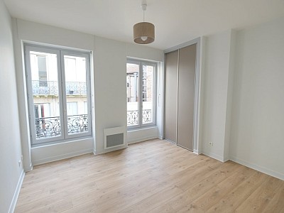 APPARTEMENT T2 A LOUER - ST ETIENNE PLACE GRENETTE - 45.36 m2 - 520€ charges comprises par mois