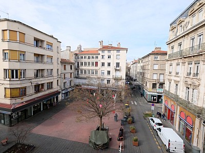 APPARTEMENT T2 A LOUER - ST ETIENNE PLACE GRENETTE - 45.36 m2 - 520€ charges comprises par mois