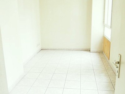 APPARTEMENT T2 A LOUER - ST ETIENNE PREFECTURE - 40 m2 - 400 &euro; charges comprises par mois