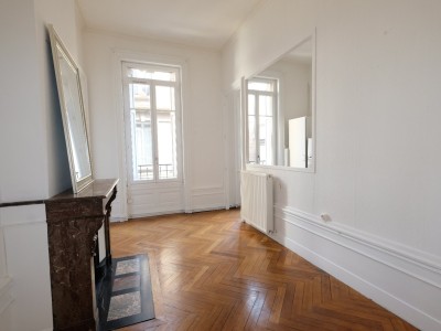 APPARTEMENT T2 A VENDRE - ST ETIENNE CENTRE VILLE - 53.51 m2 - 79000 €