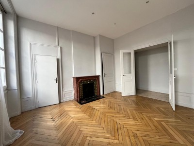 APPARTEMENT T2 A VENDRE - ST ETIENNE CENTRE VILLE - 64 m2 - 79000€