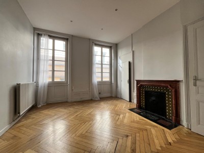 APPARTEMENT T2 A VENDRE - ST ETIENNE CENTRE VILLE - 64 m2 - 79000€
