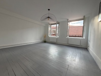 APPARTEMENT T2 A VENDRE - ST ETIENNE FAURIEL - 52.33 m2 - 60 000 €