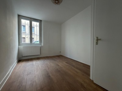 APPARTEMENT T2 A VENDRE - ST ETIENNE FAURIEL - 52.33 m2 - 60 000 €