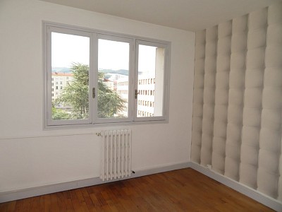 APPARTEMENT T2 - ST ETIENNE FACULTE / CENTRE DEUX - 44.5 m2 - VENDU