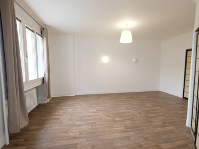 APPARTEMENT T2 A VENDRE - ST ETIENNE FACULTE / CENTRE DEUX - 61.62 m2 - 89000 €